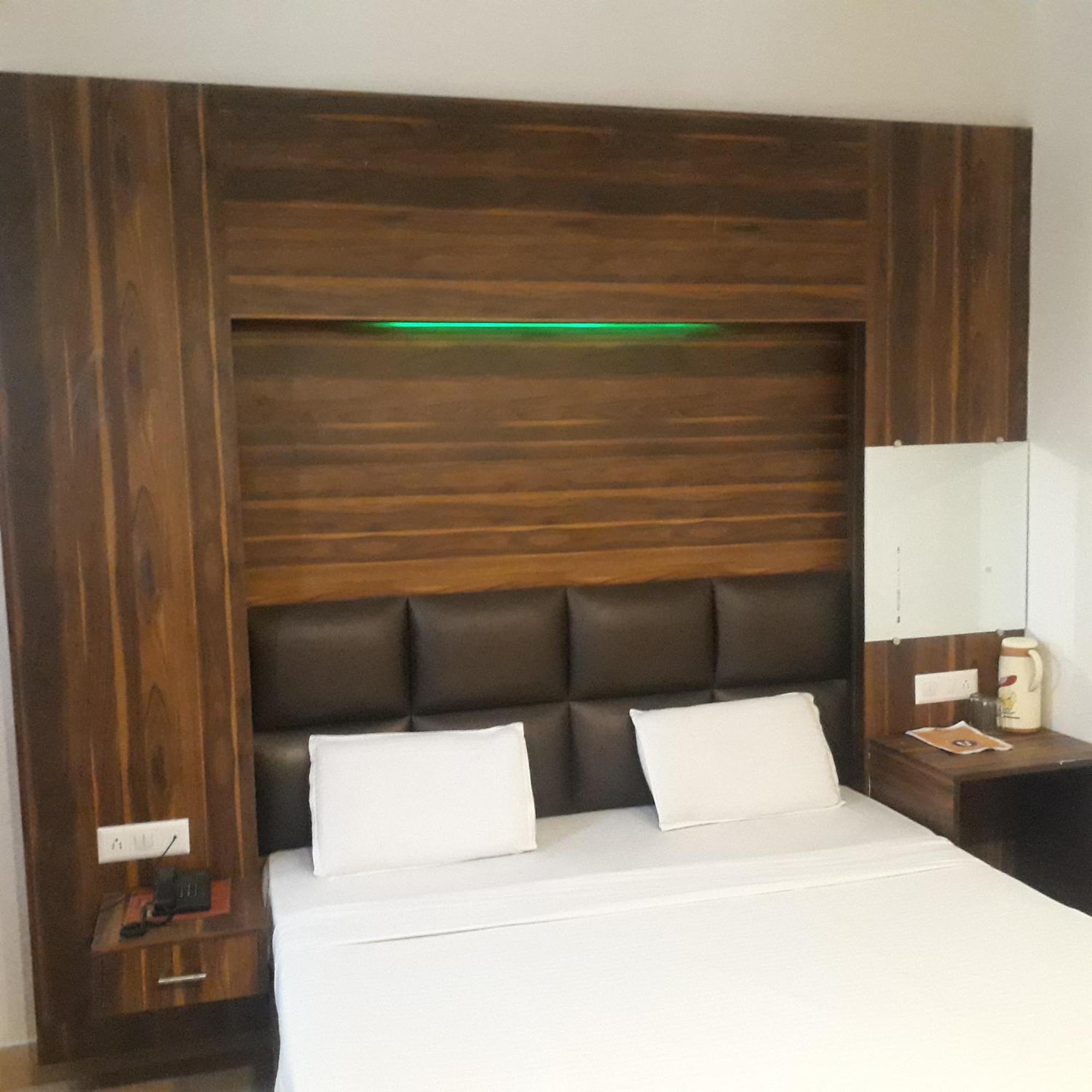 Hotel Ur Prayagraj Exterior foto