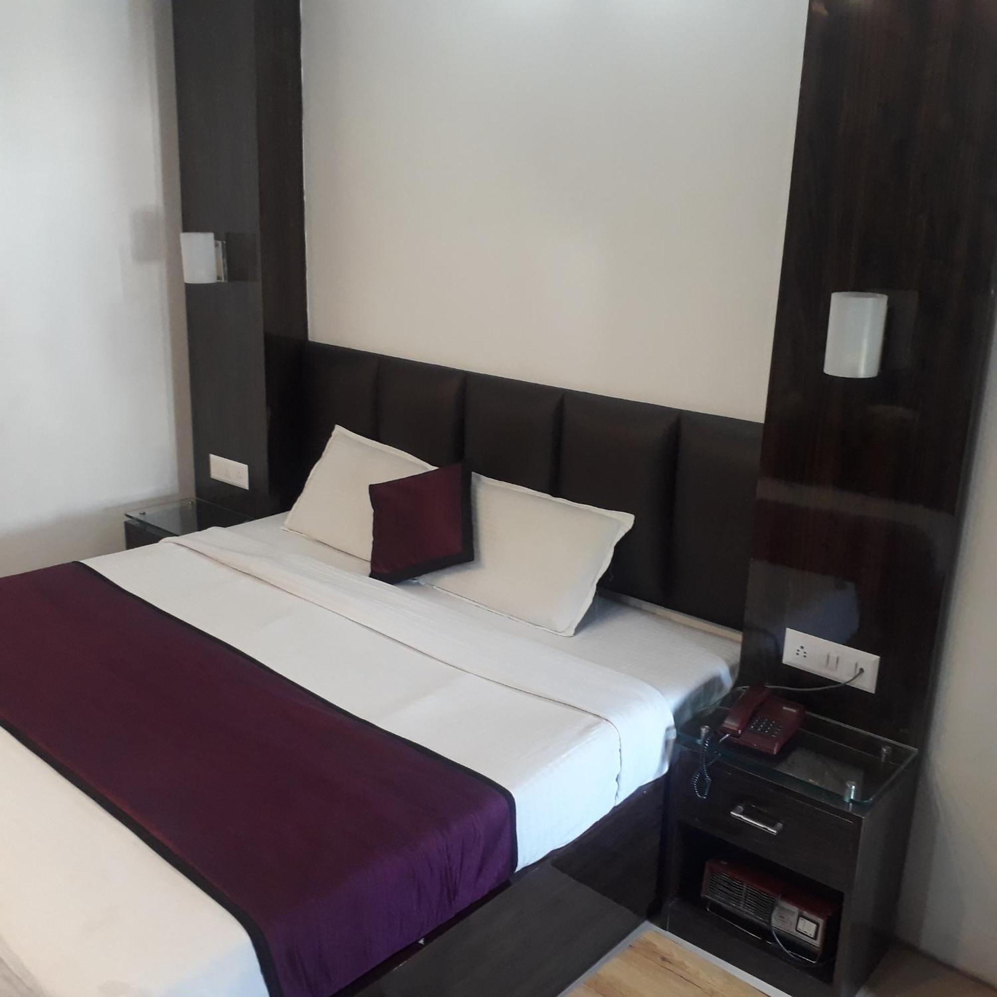 Hotel Ur Prayagraj Exterior foto